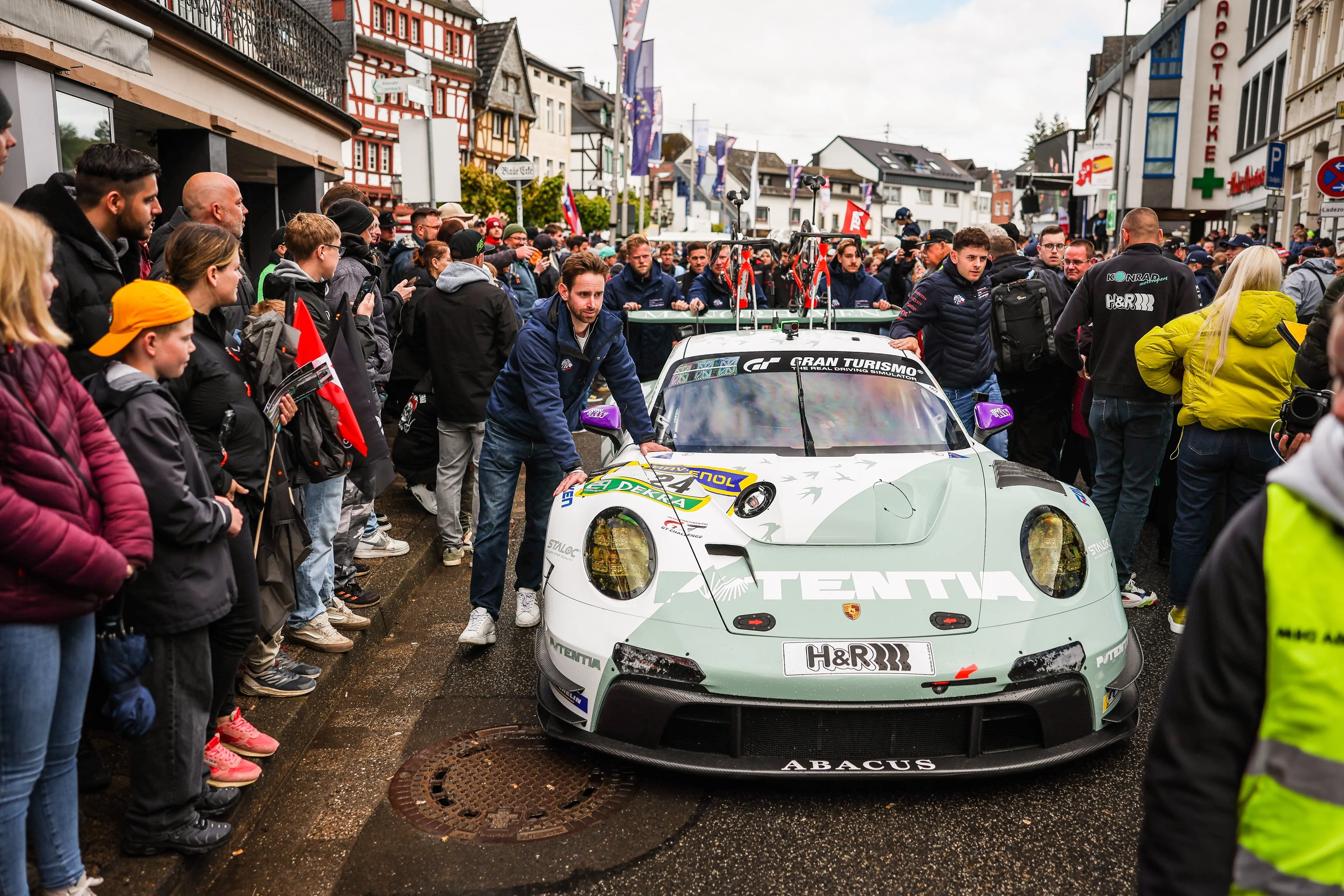 Lionspeed GP Porsche, wide
